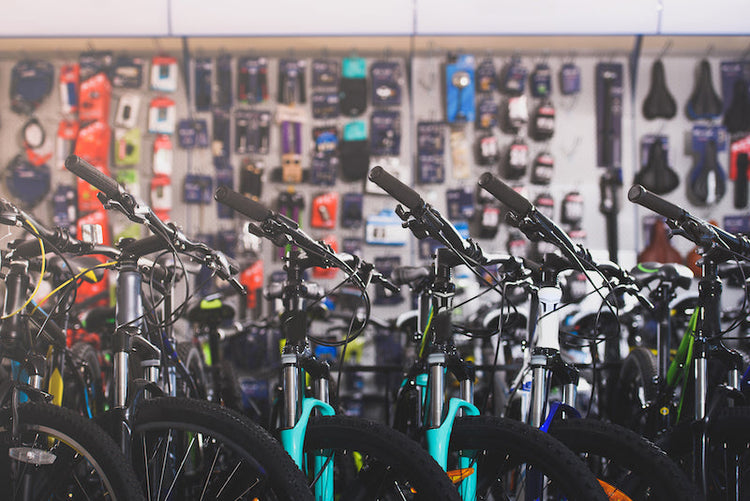 Betaalbare tweedehands elektrische fietsen getest in onze werkplaats