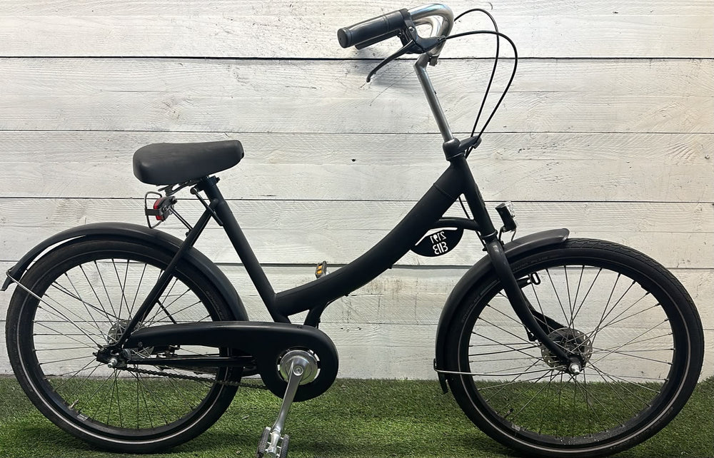 Deuxième vélos pour enfants à main